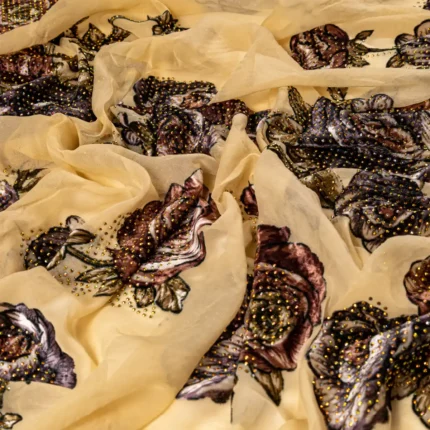 لقطة قريبة تبرز جودة فصوص قماش قطيفة شيفون الرسمة9 التصميم 05